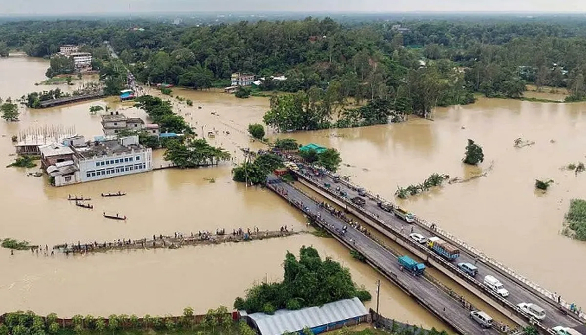 ১০ লাখ বানভাসির মাথাপিছু বরাদ্দ ২৮ টাকা, ৩ কেজি চাল!