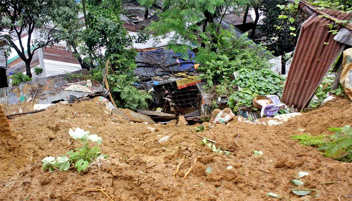 পাহাড়ধসে নিহত ৯: চিরাচরিত ‘সতর্কতা’ আছে, থামছে না মৃত্যুর মিছিল