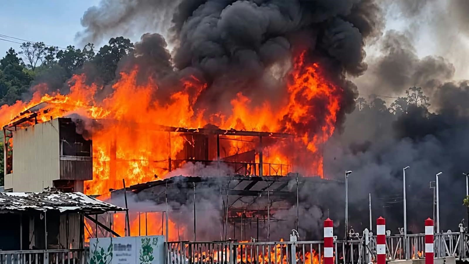একের পর এক অগ্নিকাণ্ড ও প্রাণহানি, এত মৃত্যুর দায় কার?