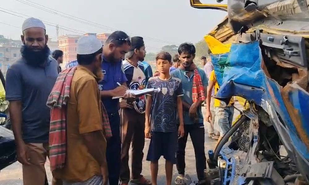 বাস-ট্রাক সংঘর্ষে নিহত ২, নয় মাসে চার হাজারের বেশি মৃত্যু
