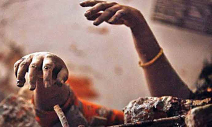 রানা প্লাজার নিহত শ্রমিকদের পুলিশের শ্রদ্ধা