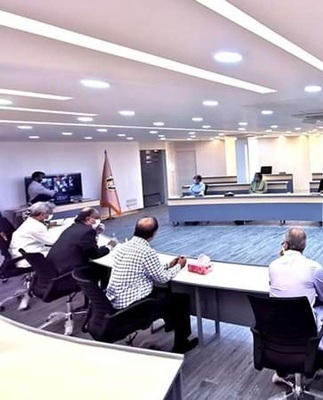 স্বাস্থ্যবিধি মেনে সীমিত আকারে শিল্পকারখানা চালুর পক্ষে মত দিয়েছেন