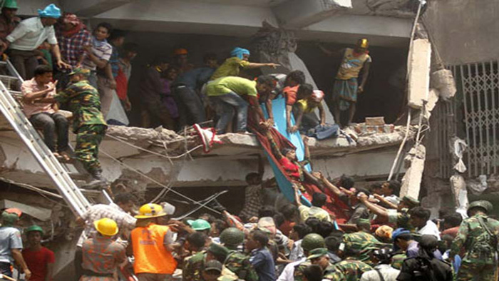 রানা প্লাজার নিহত শ্রমিকদের পুলিশের শ্রদ্ধা