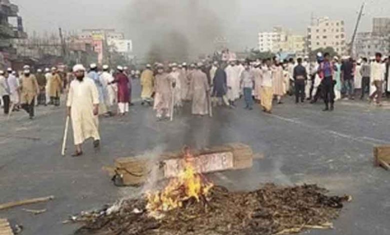 টায়ার জ্বালিয়ে ঢাকা-চট্টগ্রাম মহাসড়ক অবরোধ