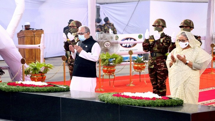 বঙ্গবন্ধুর প্রতিকৃতিতে রাষ্ট্রপতি-প্রধানমন্ত্রীর শ্রদ্ধা