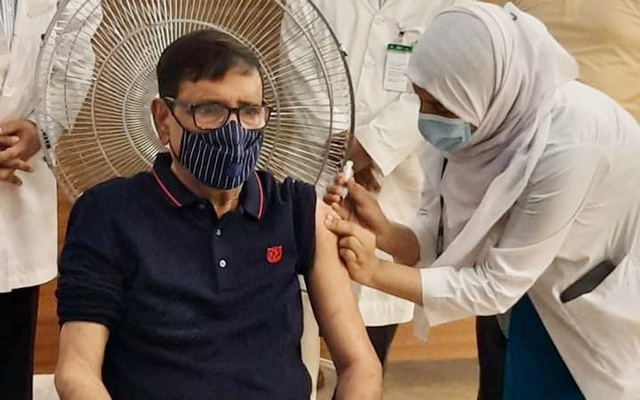 টিকা নিলেন ওবায়দুল কাদের