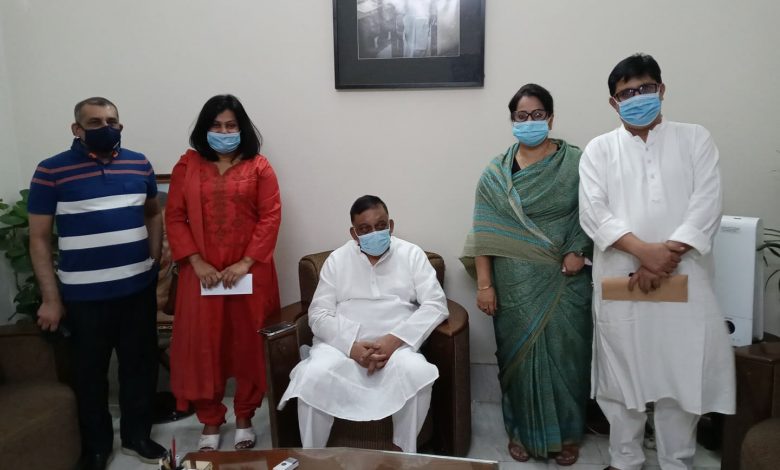 আওয়ামী লীগের ত্রাণ ও সমাজকল্যাণবিষয়ক উপ-কমিটির সদস্য উমামা বেগম কনককে কুপিয়ে হত্যার দায় স্বীকার করে জবানবন্দি দিয়েছেন স্বামী ওমর ফারুক। জবানবন্দি গ্রহণ শেষে তাকে কারাগারে পাঠানোর আদেশ দিয়েছেন আদালত।