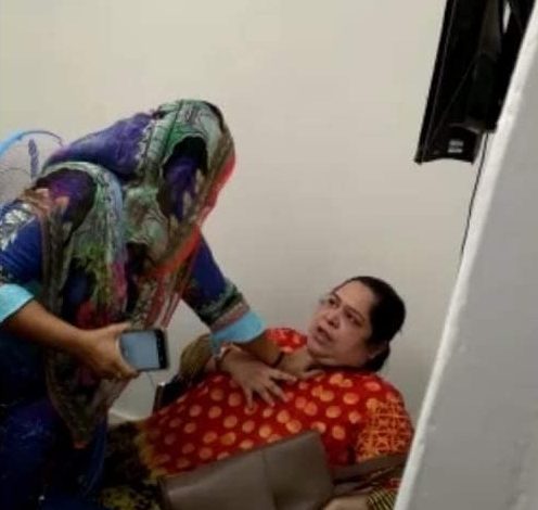 রোজিনা ইসলামের গলা চেপে ধরা সেই নারীর নাম পলি