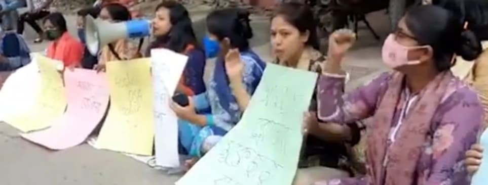 কর্মসূচিতে সাংবাদিক নেতা শাহনাজ শারমীন কিসের জন্য রোজিনা ইসলামকে কারাগারে পাঠানো হলো, তা নিয়ে প্রশ্ন তোলেন। তিনি বলেন, স্বাস্থ্য খাতের দুর্নীতি নিয়ে রোজিনা ইসলামের করা প্রতিবেদন প্রকাশের পর কোনো ব্যবস্থা নেওয়া হয়েছে, তার নজির নেই, বরং যিনি প্রতিবেদনগুলো করলেন, তাঁকেই জেলে পাঠানো হলো।  নারী সাংবাদিকেরা বলেন, রোজিনা ইসলাম ভুক্তভোগী, আসলে চেপে ধরা হয়েছে সাংবাদিকতাকে। সচিবালয়ে অবরুদ্ধ ঘরে রোজিনা ইসলাম ছিলেন একা, আর তাঁর চারপাশে ছিল প্রশাসনের অনেক লোক। রোজিনা ইসলামকে আটকে রেখে নির্যাতন করার ঘটনা রাষ্ট্রীয় আইনের বিরোধী। আইন তার নিজস্ব গতিতে চললে রোজিনা ইসলামের জামিন পাওয়া স্বাভাবিক ঘটনা।