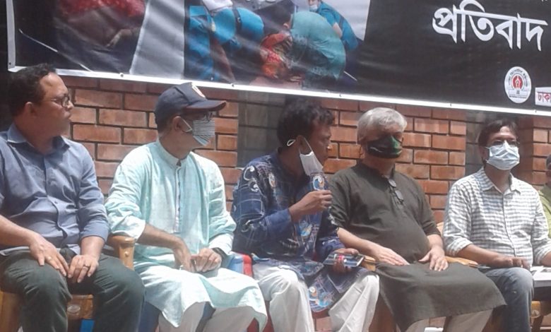 রোজিনা মুক্ত না হওয়া পর্যন্ত রাজপথ না ছাড়ার ঘোষণা সাংবাদিকদের