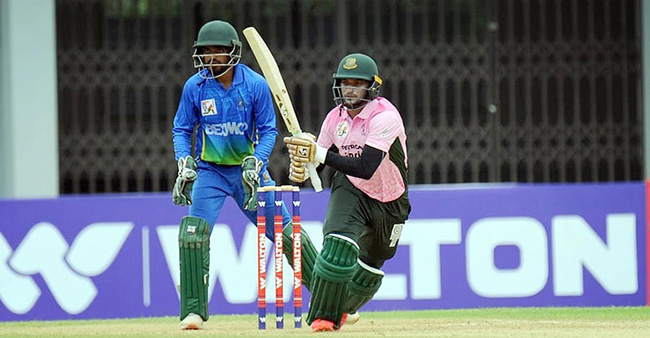 সাকিবের দুর্দান্ত ব্যাটে-বলে মোহামেডানের জয়