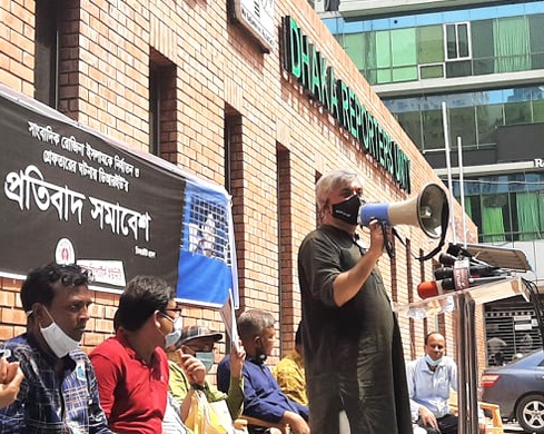 বুধবার (১৯ মে) সেগুনবাগিচায় ঢাকা রিপোর্টার্স ইউনিটি (ডিআরইউ) প্রাঙ্গণে সাংবাদিক রোজিনা ইসলামকে নির্যাতন ও গ্রেফতারের ঘটনায় ডিআরইউ’র প্রতিবাদ সমাবেশে এসব দাবি জানান সাংবাদিকরা।