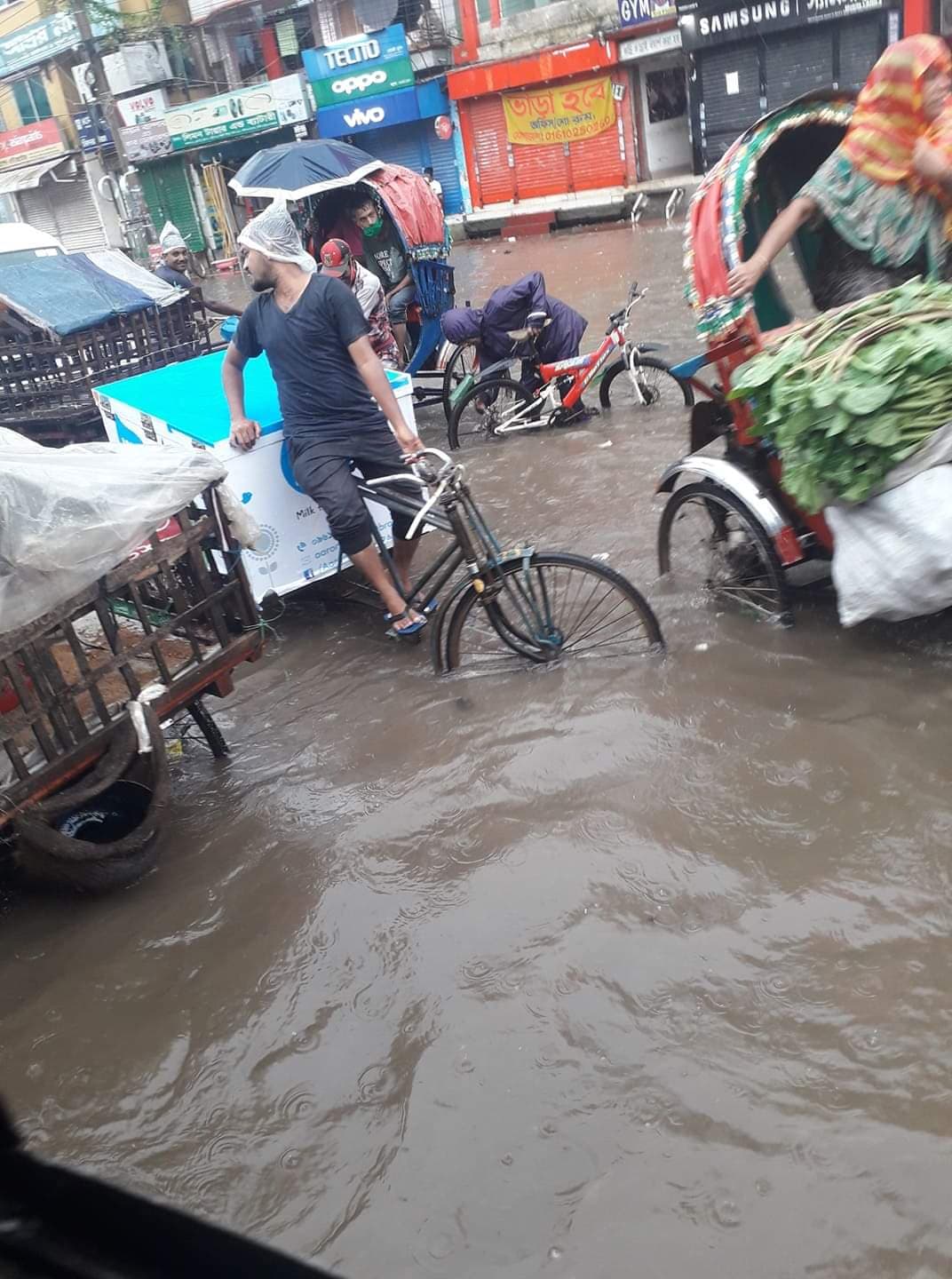 স্বস্তির বৃষ্টিতে ভোগান্তিও বেড়েছে