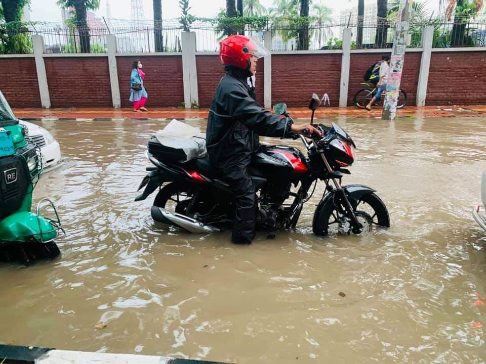 স্বস্তির বৃষ্টিতে ভোগান্তিও বেড়েছে