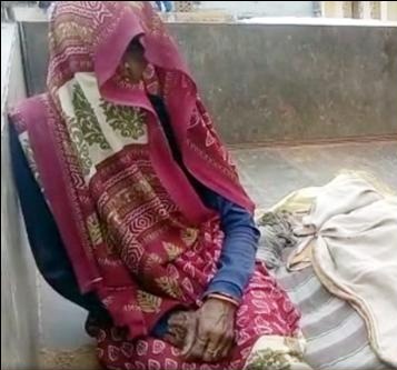 দ্বিতীয়বারও মেয়ে হওয়ায় স্ত্রী-সন্তানকে ফেলে দিলেন কুয়ায়