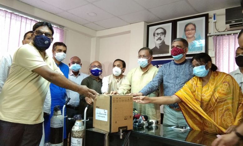 দলের ত্রাণ ও সমাজকল্যাণ সম্পাদক সুজিত রায় নন্দীর সভাপতিত্বে যুগ্ম সাধারণ সম্পাদক আ ফ ম বাহাউদ্দিন নাছিম, স্বাস্থ্য ও জনসংখ্যা সম্পাদক ডা: রোকেয়া সুলতানা, সাংগঠনিক সম্পাদক সাখাওয়াত হোসেন শফিক অনুষ্ঠানে বক্তব্য রাখেন।