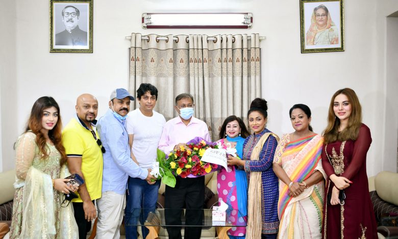 তথ্যমন্ত্রীর মাধ্যমে প্রধানমন্ত্রীকে চলচ্চিত্রশিল্পী সমাজের কৃতজ্ঞতা