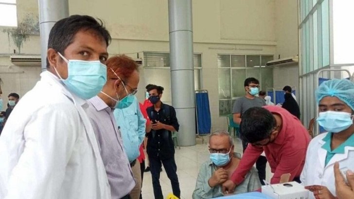 করোনার টিকা নিলেন রিজভী