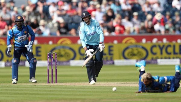 লঙ্কানদের বাঁচিয়ে দিল বৃষ্টি