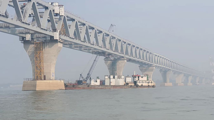 পদ্মা সেতুর ঝুঁকি এড়াতে বাংলাবাজার ফেরিঘাট সরানোর উদ্যোগ নিয়েছে নৌ মন্ত্রণালয়
