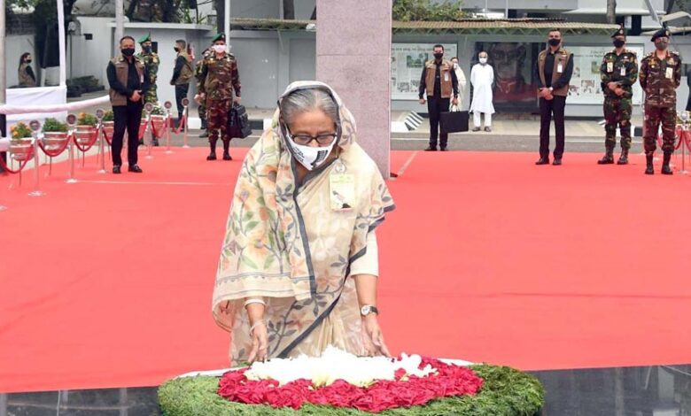 বঙ্গবন্ধুর প্রতিকৃতিতে প্রধানমন্ত্রীর শ্রদ্ধা