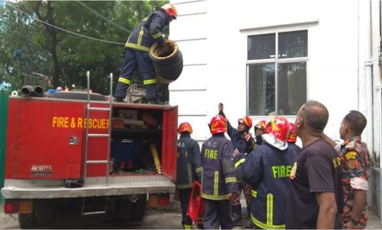 গণমাধ্যমকে