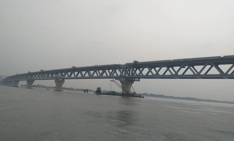পদ্মা সেতুর নিচের একাংশ দিয়ে নৌযান চলাচলে নিষেধাজ্ঞা