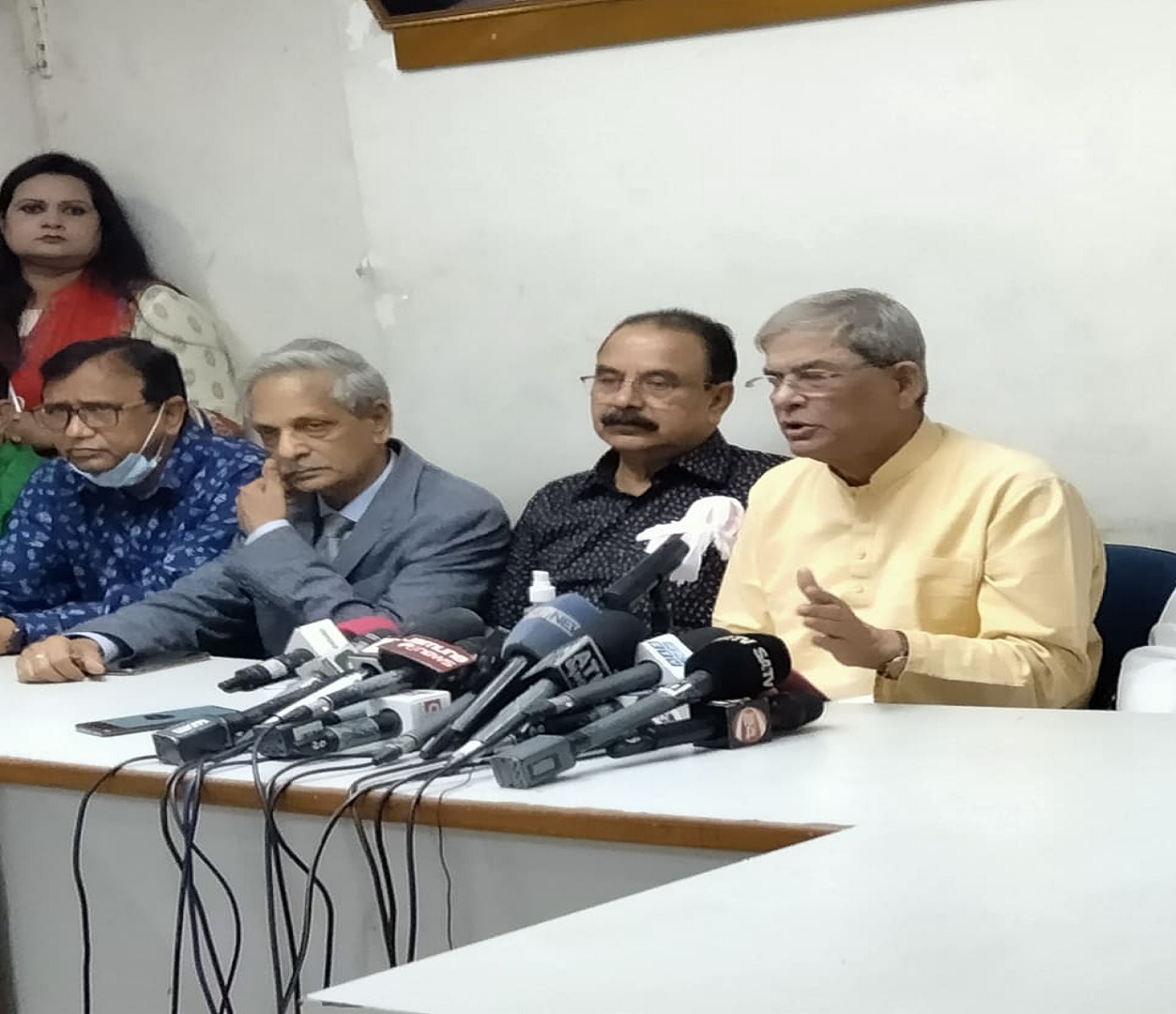 নির্বাচনের মাঠ খালি করতেই নেতাকর্মীদের গ্রেফতার করা হচ্ছে : ফখরুল