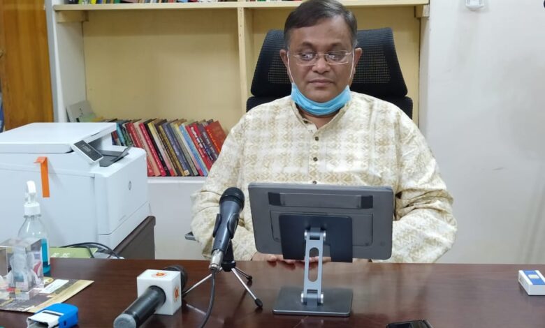 তথ্যমন্ত্রীর ঐচ্ছিক তহবিল থেকে ৬৪ জনকে সহায়তা, ১০টি ক্লাবকে ক্রীড়া সামগ্রী, সমাজসেবা অধিদপ্তর থেকে ২৮ জনকে দুরারোগ্য ব্যাধি চিকিৎসা সহায়তা এবং ৪৯ জনকে পল্লী সমাজসেবা ঋণ দেয়া হয়। উপজেলা মিলনায়তনে রাঙ্গুনিয়া উপজেলা নির্বাহী কর্মকর্তা ইফতেখার ইউনুসের সভাপতিত্বে চেক বিতরণ অনুষ্ঠানে উপজেলা চেয়ারম্যান ও উপজেলা আওয়ামী লীগের সভাপতি স্বজন কুমার তালুকদার, সাধারণ সম্পাদক ইঞ্জিনিয়ার শামসুল আলম তালুকদার, সমাজসেবা কর্মকর্তা মুহাম্মদ হাছান, উপজেলা আওয়ামী লীগের প্রচার ও প্রকাশনা সম্পাদক এমরুল করিম রাশেদ, রাঙ্গুনিয়া প্রেস ক্লাবের সাধারণ সম্পাদক জিগারুল ইসলাম জিগার প্রমুখ বক্তব্য রাখেন।