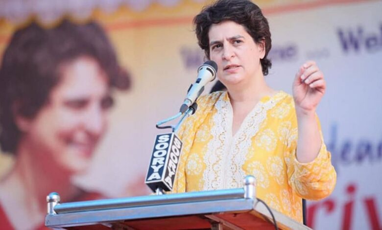 ছাত্রীদের স্মার্টফোন-স্কুটার দেবেন প্রিয়ঙ্কা