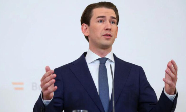 দুর্নীতির অভিযোগে অস্ট্রিয়ার চ্যান্সেলরের পদত্যাগ