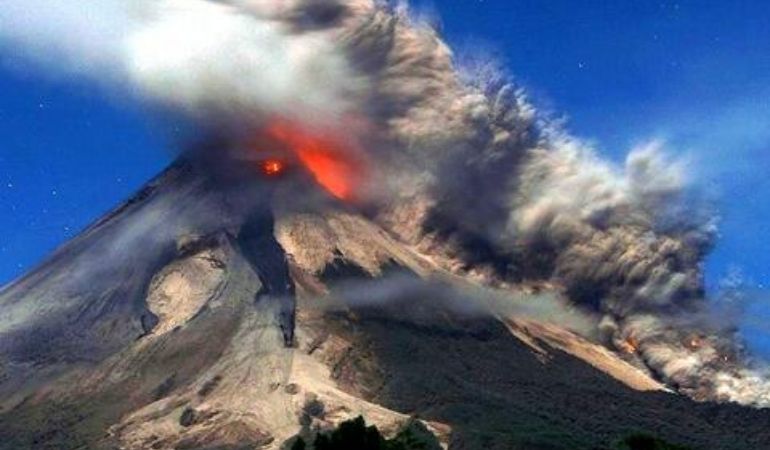 জাভা দ্বীপে ভয়াবহ অগ্ন্যুৎপাত