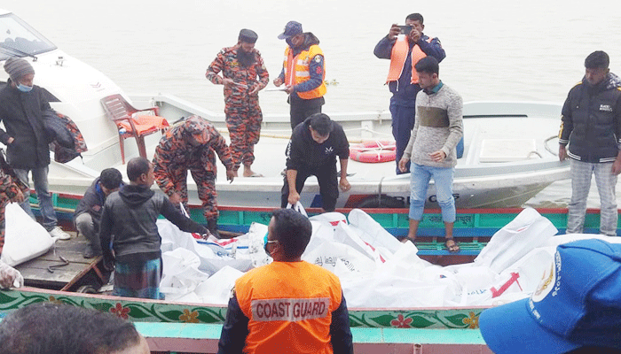 লঞ্চে আগুন: নিখোঁজদের তথ্য মিলছে না বরগুনা নৌ-বন্দরে