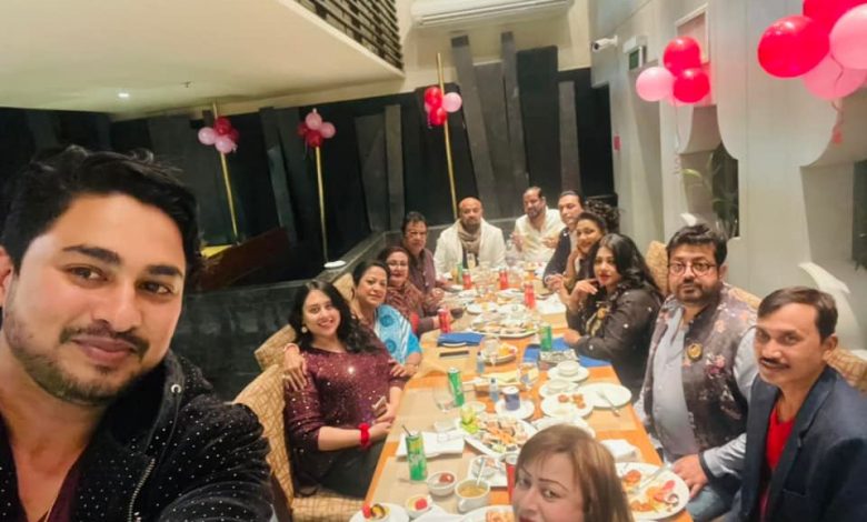 ডিনার পার্টি দিয়েছেন জায়েদ খান।