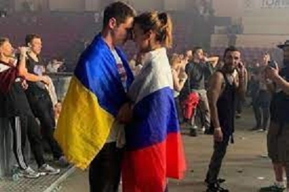 Man Draped in Ukraine Flag Embraces Woman Wearing Russia's: Truth Behind the Viral Photo https://www.news18.com/news/buzz/man-draped-in-ukraine-flag-embraces-woman-wearing-russias-truth-behind-the-viral-photo-4811870.html