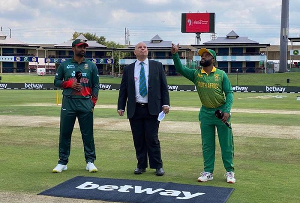 টস হেরে ফিল্ডিংয়ে বাংলাদেশ