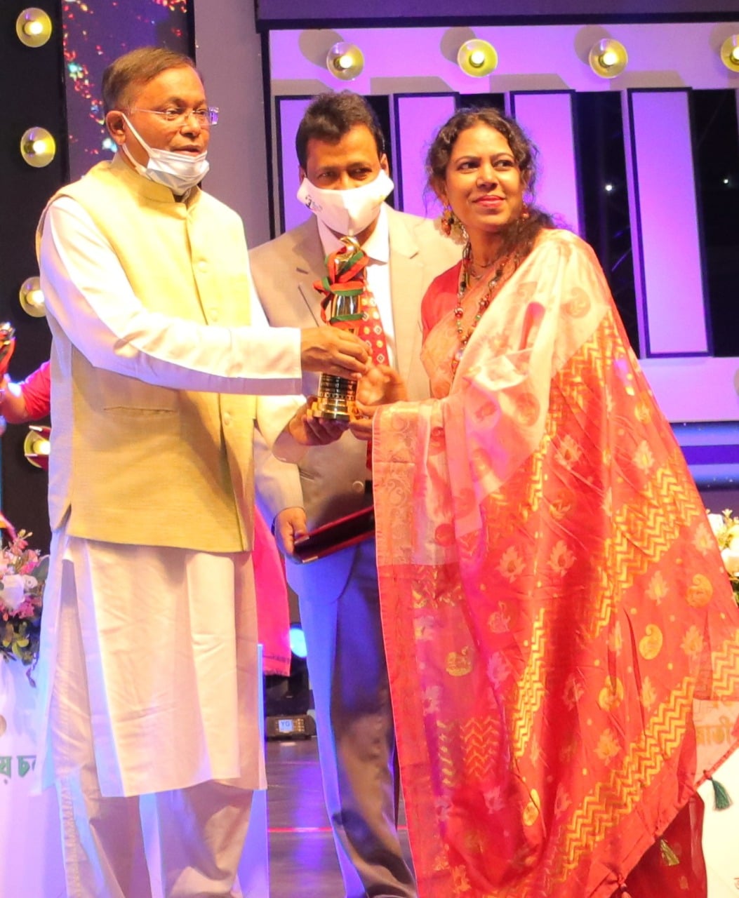 National film award get Enamtara begum saki 