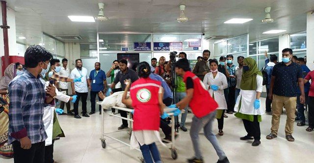 গুরুতর দগ্ধদের হেলিকপ্টারে ঢাকায় আনার নির্দেশ প্রধানমন্ত্রীর