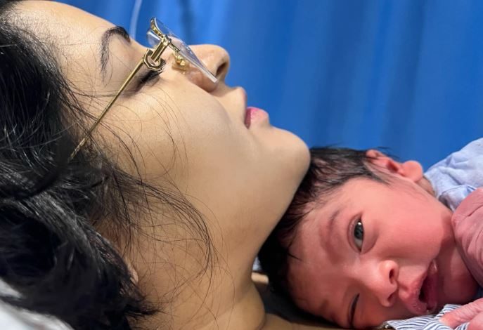 ছবি প্রকাশ করে ছেলের নাম জানালেন পরীমণি