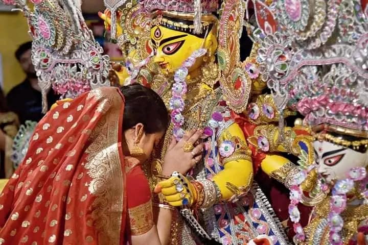 সারাদেশে এবছর ৩২ হাজার ১৬৮টি মন্ডপে দুর্গাপূজা অনুষ্ঠিত হয়। ঢাকা মহানগরে পূজার সংখ্যা ২৪১টি।