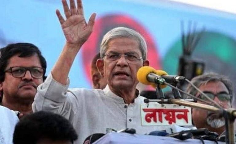 নির্বাচন আসলেই বিএনপি ধর্ম নিয়ে রাজনীতি ও ভারতের বিরোধিতা শুরু করে, যা দলটির ‘অপকৌশল’ বলে মন্তব্য করেছেন আওয়ামী লীগের সাধারণ সম্পাদক ওবায়দুল কাদের। তিনি বলেন, ধর্ম নিয়ে রাজনীতি এবং নির্বাচন এলে ভারত বিরোধিতা বিএনপির পুরনো অকৌশল। বিএনপি হচ্ছে গুজব সর্বস্ব রাজনৈতিক দল, গোয়েবলসীয় কায়দায় মিথ্যাচারই তাদের একমাত্র হাতিয়ার। শনিবার (১৫ অক্টোবর) নিজ বাসভবনে সাংবাদিকদের সঙ্গে আলাপকালে তিনি এ কথা বলেন। বিএনপির এসব কৌশল এখন ভোঁতা হাতিয়ারে পরিণত হয়েছে বলে মন্তব্য করেন আওয়ামী লীগ সাধারণ সম্পাদক। তিনি বলেন, বিএনপিই এখন ধর্মের কার্ড ব্যবহার করে, আওয়ামী লীগ নয়। কাদের বলেন, সরকারের বিরুদ্ধে নিষেধাজ্ঞা আরোপের আহ্বান বিএনপির অপরিণামদর্শী রাজনীতির পরিচয় বহন করে। দেশ ও দেশের জনগণের প্রতি ন্যূনতম কমিটমেন্ট থাকলে কোনো দায়িত্বশীল রাজনৈতিক দল এমন কথা বলতে পারেন না। বাংলাদেশের বিরুদ্ধে নিষেধাজ্ঞা দেওয়ার হীন মতলবে একটা বিদেশি রাষ্ট্রকে উসকানি দেওয়ার অপচেষ্টার শামিল বলে মনে করেন ওবায়দুল কাদের। তিনি বলেন, বিএনপির রাজনীতি হচ্ছে খাল কেটে কুমির আনার রাজনীতি, তারা গণতন্ত্রের মুখোশের আড়ালে দেশকে গণতন্ত্রহীন করে রেখেছিল। এখন আবার তারা সে পথেই হাঁটতে চায়। তিনি আরও বলেন, বিএনপি রাতদিন সরকারের অন্ধ সমালোচনা করছে, সভা-সমাবেশ করছে - আবার বলছে কথা বলার অধিকার নাই, তাদের অসত্য নিরেট মিথ্যাকেও হার মানায়, মিথ্যাচারকে বিএনপি এখন শিল্পে রূপ দিয়েছে। আওয়ামী লীগের সাধারণ সম্পাদক বলেন, বিএনপি দেশকে গণতন্ত্রহীন করতে চায়, চায় সন্ত্রাস নৈরাজ্যের জনপদে পরিনত করতে, চায় সাম্প্রদায়িক রাজনীতির বিষবাষ্প ছড়িয়ে দিতে।