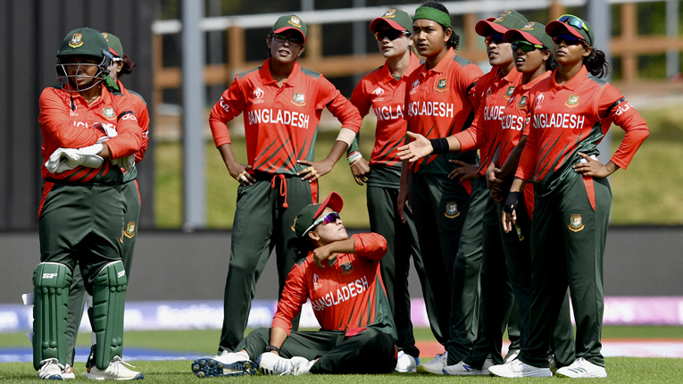 বৃষ্টির কাছেই হার মানতে হলো বাংলাদেশ নারী ক্রিকেটারদের