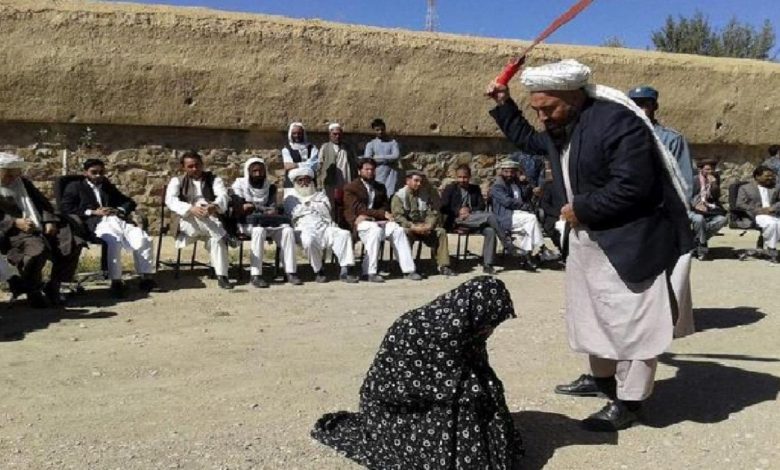 আফগানিস্তানে শরিয়াহ আইনে ১২ জনকে প্রকাশ্যে দোররা