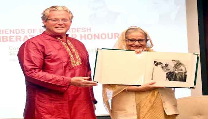 কেনেডি সিনিয়রকে মরণোত্তর ‘ফ্রেন্ডস অব লিবারেশন ওয়ার অনার’ প্রদান