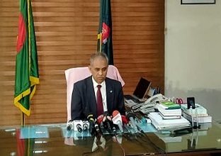 ইসি ভবনে নিজ কার্যালয়ে সোমবার (১৯ ডিসেম্বর) সাংবাদিকদের সঙ্গে আলাপকালে মো. আলমগীর বলেন