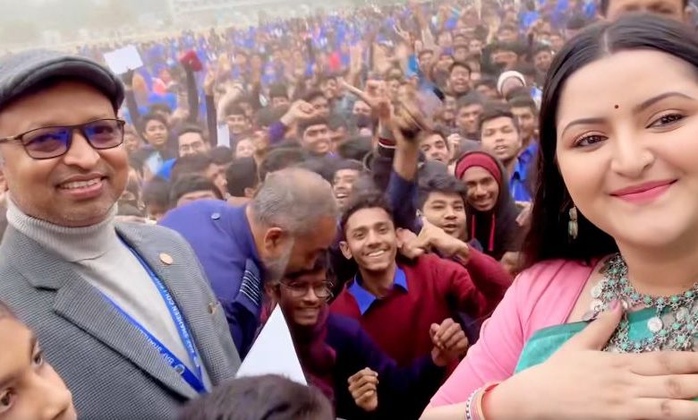 শীতের সকালে কোমলমতি শিক্ষার্থীদের মাঝে পরী