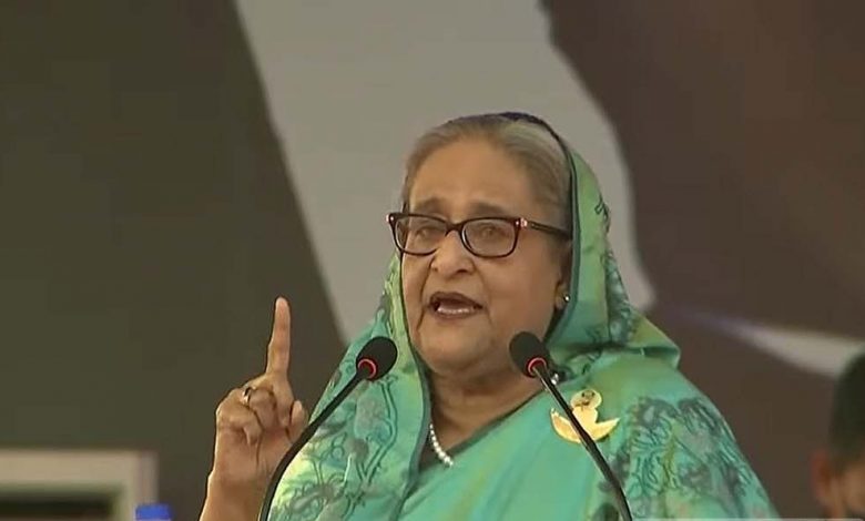 রাজশাহীতে জনসভায় ভাষণ দিচ্ছেন প্রধানমন্ত্রী শেখ হাসিনা ছবি: বিটিভি