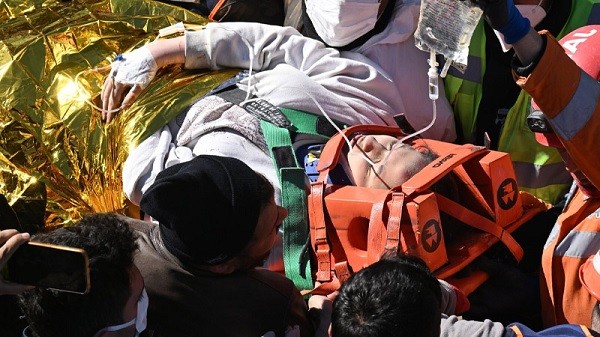 ২৪৮ ঘণ্টা পর তুরস্কের ধ্বংসস্তূপ থেকে কিশোরি উদ্ধার