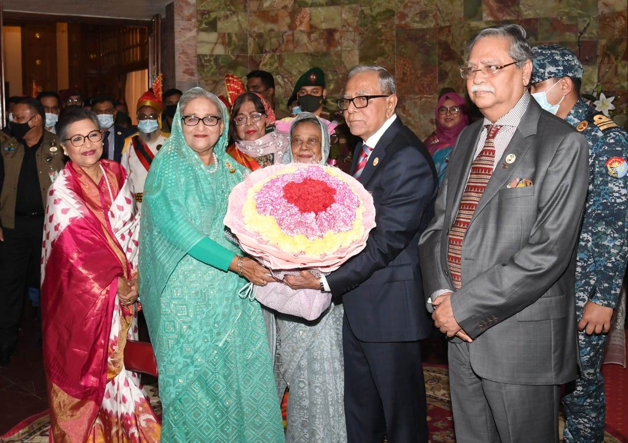 রাষ্ট্রপতির সঙ্গে প্রধানমন্ত্রী ও সাহাবুদ্দিনের সাক্ষাৎ