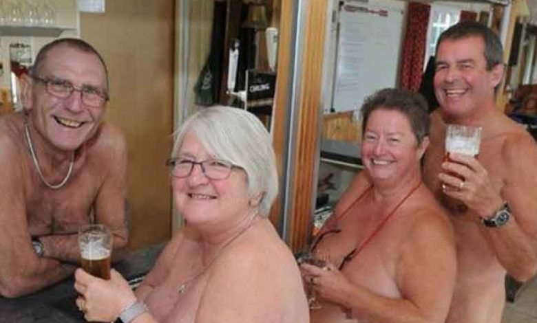 যে গ্রামের মানুস পোশাক পরেন না